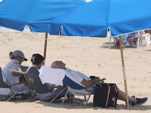 Biden’s Beach Snooze Roils GOP: Who’s Running the Country?