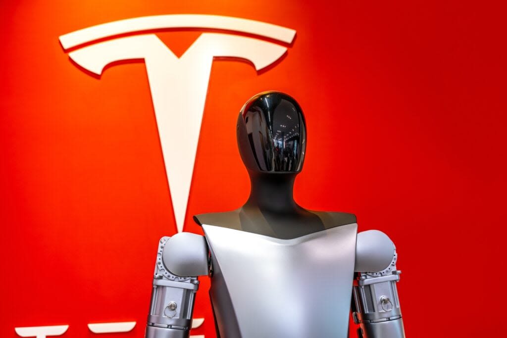 Tesla's Humanoid Bot Optimus Guides Shareholders On Voting Process Ahead Of Key June Meeting - Tesla (NASDAQ:TSLA)