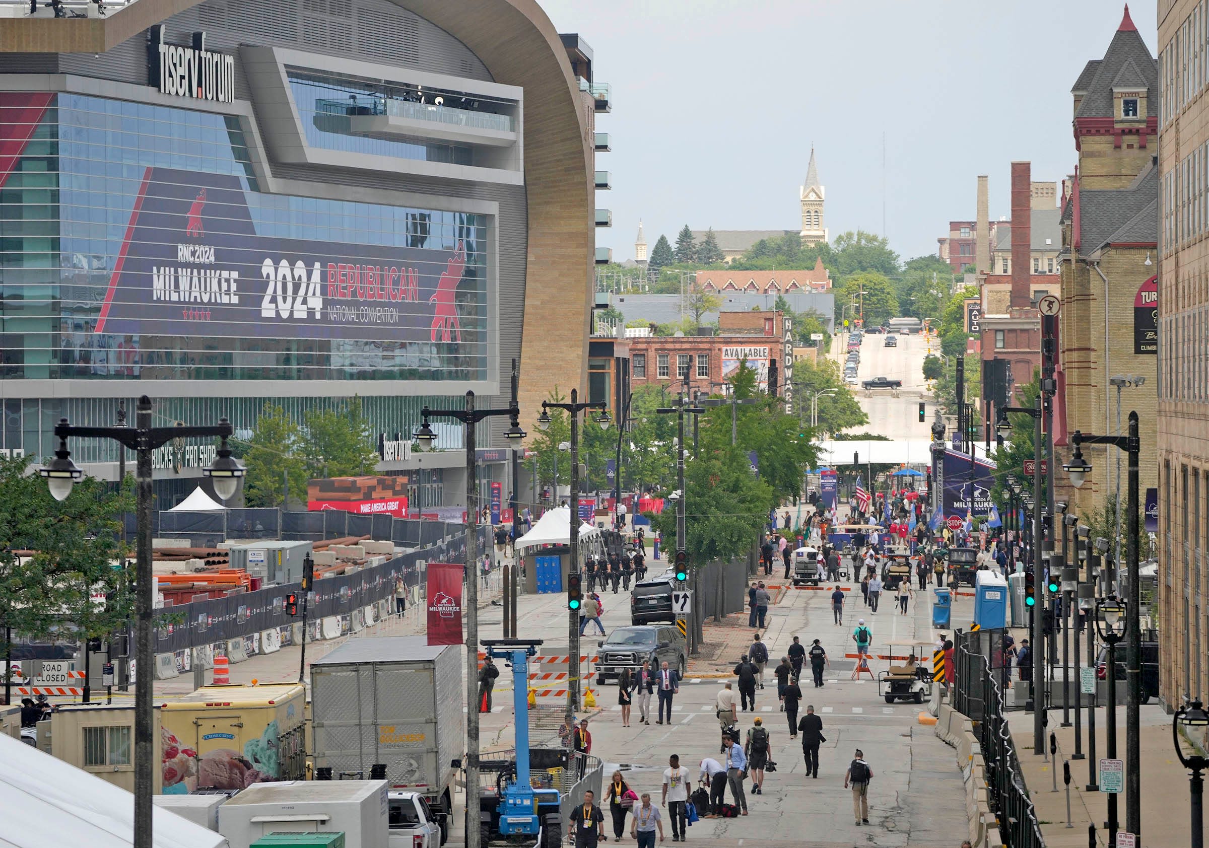 Five Ohio police shoot and kill man outside RNC in Milwaukee