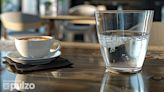 ¿Es mejor tomar un vaso con agua o un café al despertar?