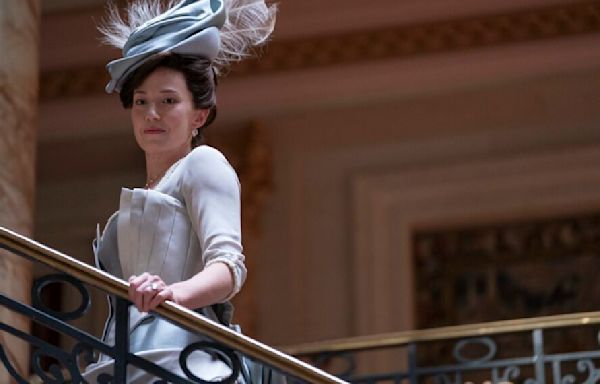 'Gilded Age' Star Carrie Coon Reveals Season 3 Update as She Shoots 'White Lotus'