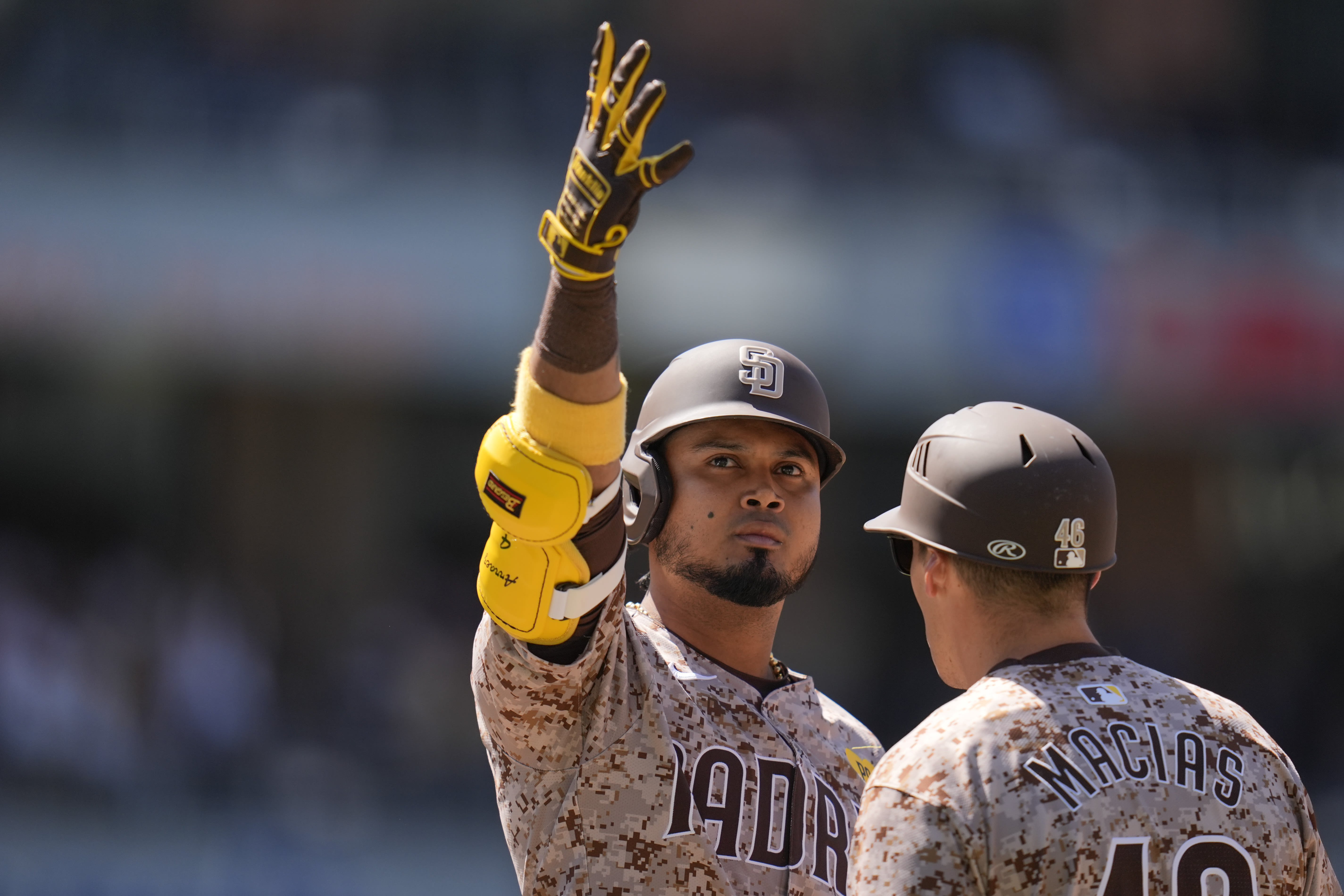 Padres rally for 4 runs in the 6th inning to beat Yankees 5-2 and avoid another home sweep