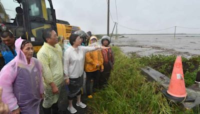 王惠美颱風天視察大城鄉溪口暴漲淹水 勸離安置危險地區村民 | 蕃新聞