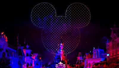 How did Disneyland Paris break a world record for Bastille Day?