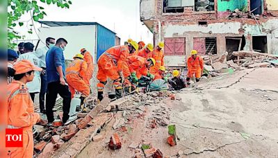 Deoghar building collapse ahead of Shravani mela | Ranchi News - Times of India