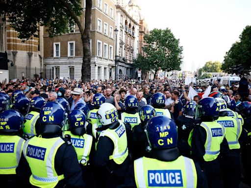 UK riots LIVE: Met Police say 1,300 officers on standby amid fears of London disorder