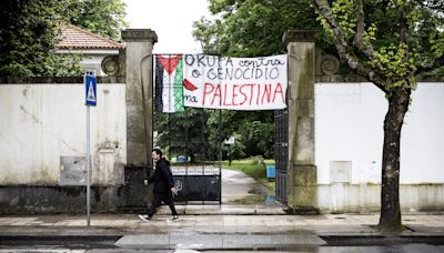 “Não vamos esquecer o povo da Palestina”. Mais de uma centena de activistas manifestaram-se no Porto