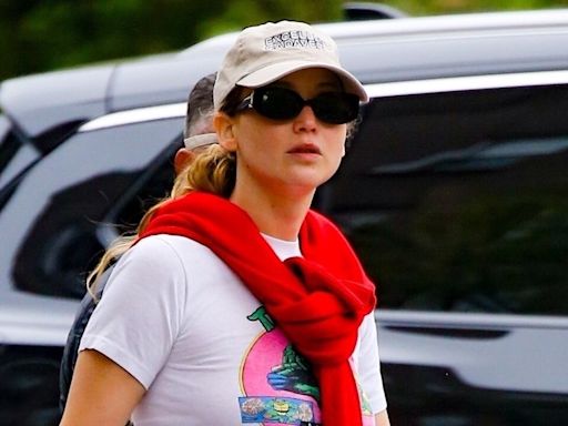 Jennifer Lawrence Masters Fashion Editors' Favorite Styling Hack