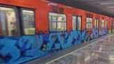 ¿Arte urbano o vandalismo? Pintan enormes grafitis en vagones del Metro de CDMX