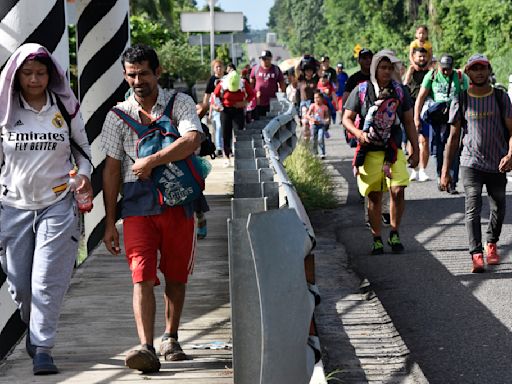 ¿Crisis migratoria? cientos de migrantes salen del sur de México tras promesas de campaña de Trump