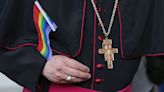 Did Pope Francis wear a rainbow cross to express support for the LGTBQ+ community?