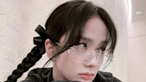 2024復古眼鏡時尚：韓星都在戴的「無框眼鏡」連Jisoo都上身、豹紋框再流行！