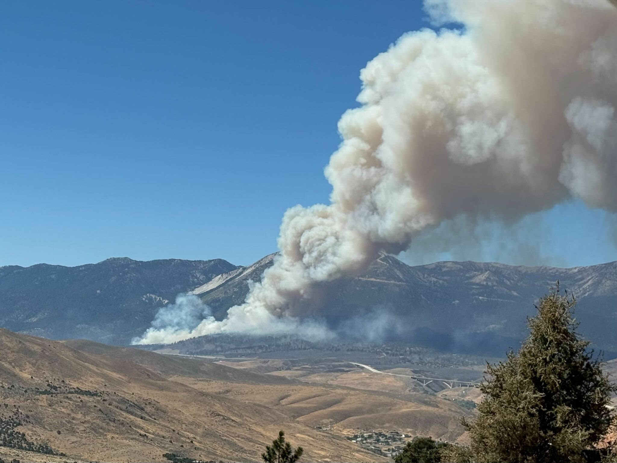 Wildfire outside Reno shuts down Nevada highway, burns down homes