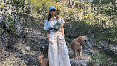 Tamara Falcó, de escapada en la montaña con un top corto de Zara y bolso de lujo