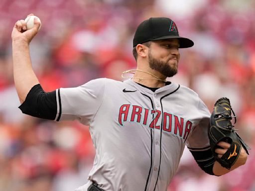 Corbin Carroll hits a 2-out single in the 8th to put Diamondbacks on top, beat struggling Reds 5-4