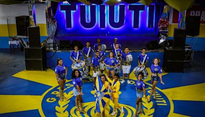 Paraíso do Tuiuti cria escola mirim e oferece aulas gratuitas de samba no pé e percussão