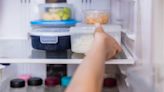 Por qué se tiene que guardar siempre la comida en un tupper en la heladera, según la ciencia