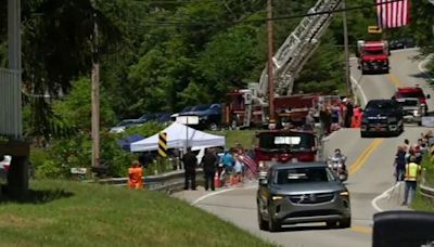 Los bomberos de Pensilvania homenajean a su compañero fallecido de un tiro durante el mítin de Trump