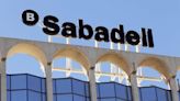 BBVA propone una fusión por absorción del Sabadell con canje de acciones