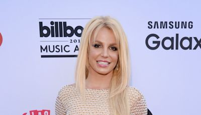 Britney Spears se quedó sin pestañas y sin cejas cuando su chimenea le explotó en la cara