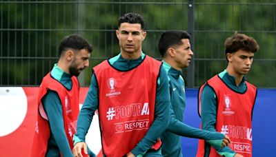 Portugal star Silva defends Ronaldo against critics