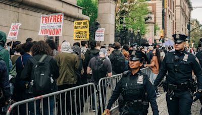 New York Mayor Says Conflict at Columbia Must End as Police Amass Nearby