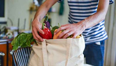 My Mom’s 40-Year-Old Grocery Bagging Trick I Do Every Single Shopping Trip (It’s Brilliant)