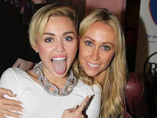 Miley Cyrus’s mom Tish is her daughter’s double in new beach photo