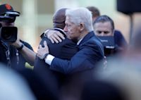 Bill Clinton, Barry Bonds grace Oracle Park with speeches at SF Giants’ intimate Willie Mays celebration of life