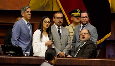 Esteban Torres le aclara a Henry Kronfle que en el informe de primer debate de la enmienda de los vetos presidenciales él votó por su archivo