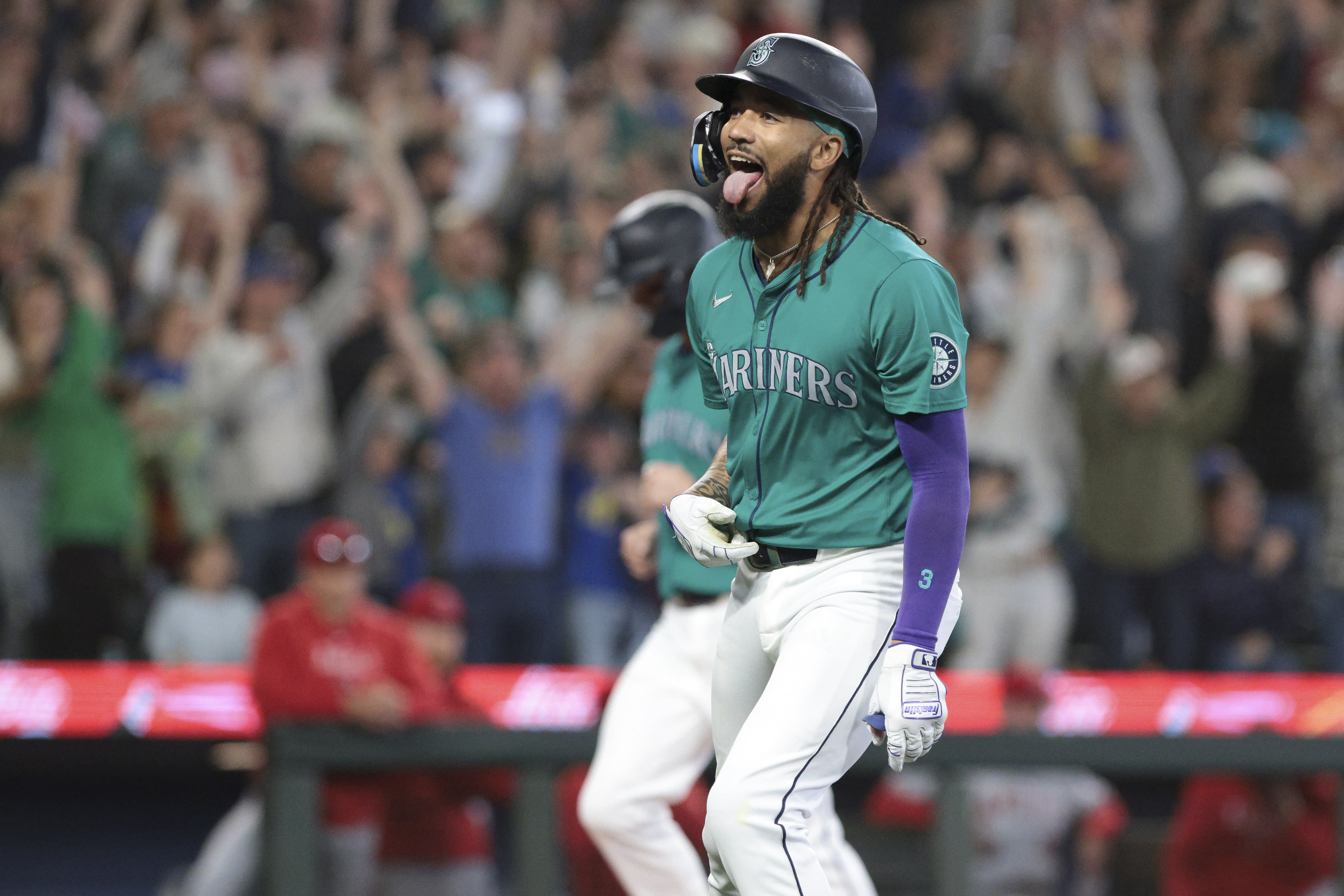 Crawford's slam and Miller's arm lead surging Mariners to 9-0 win over Angels