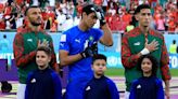 Mundial Qatar 2022: Bono, el arquero de Marruecos, hizo la entrada en calor, cantó el himno, pero no jugó y debió ser reemplazado