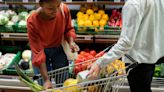 Não vá no mercado com fome e use dinheiro em espécie: 10 dicas para perder peso ao ir às compras
