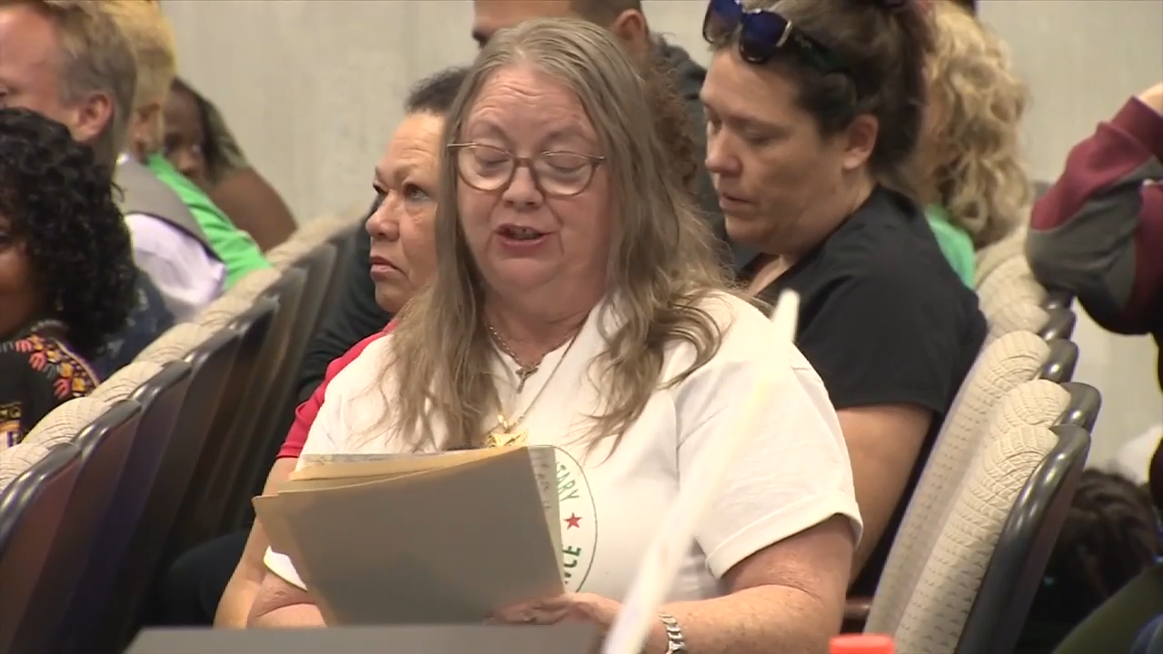 Parents and students make their voices heard to save Oakridge Elementary in Hollywood from closing - WSVN 7News | Miami News, Weather, Sports | Fort Lauderdale