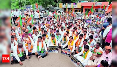 BJP Protest Against Embezzlement of Funds and Demands CM's Resignation | Hubballi News - Times of India