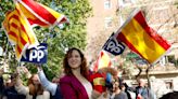 Ayuso y Moreno entran en campaña para ensanchar el espacio del PP en las elecciones catalanas