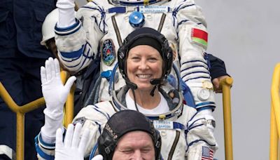 En pleine mission sur l'ISS, une astronaute américaine réalise que sa combinaison fuit