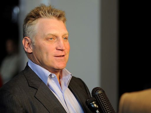 Blues Legend Brett Hull Stars in New Movie With Teemu Selanne