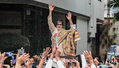 Amitabh Bachchan greets fans outside Jalsa in Mumbai on 82nd birthday. Watch