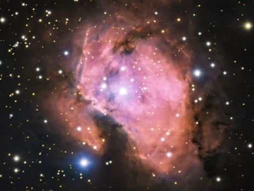 La nebulosa en rosa a 5.500 años luz que te dejará sin palabras
