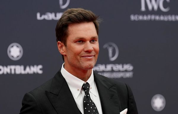 Tom Brady to Be Roasted by Belichick, Randy Moss, Gronk, Bledsoe for Netflix Special