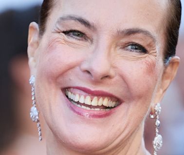 "Un mois par an" : Carole Bouquet, grand-mère au rituel bien particulier avec ses 4 petits-enfants