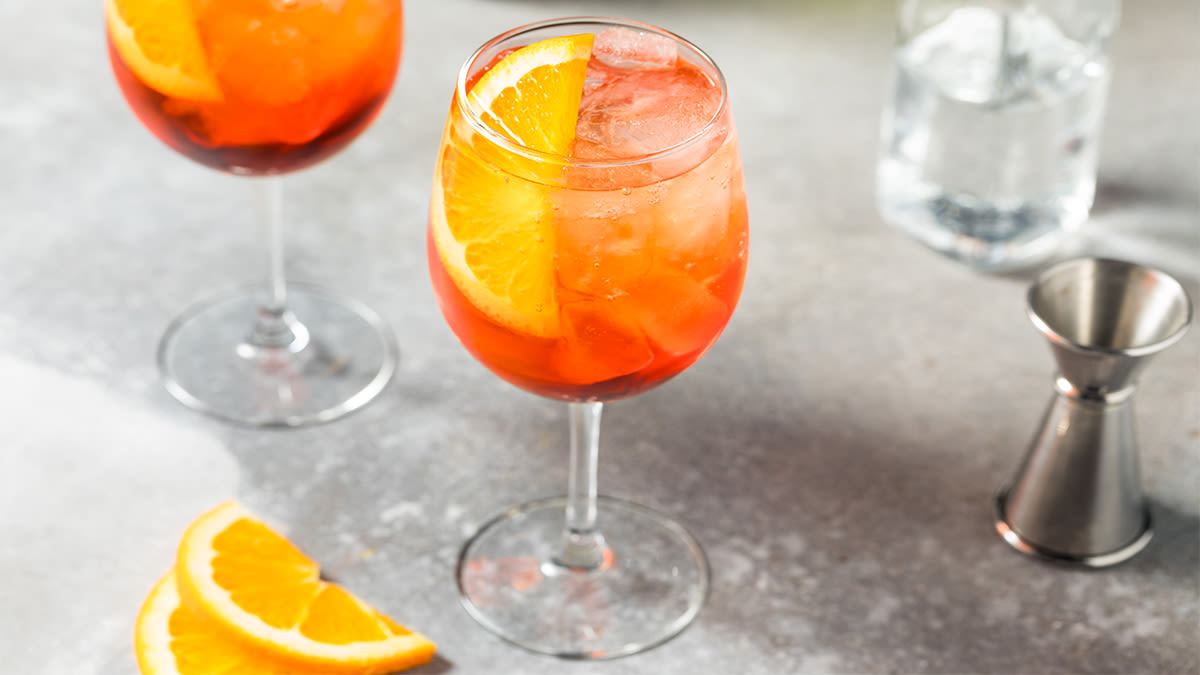 Aperol Spritz Is the Ultimate Fizzy + Flavorful Summertime Sip — Easy Recipe for a Crowd