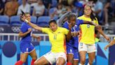 Colombia lucha en el debut, pero cae ante Francia