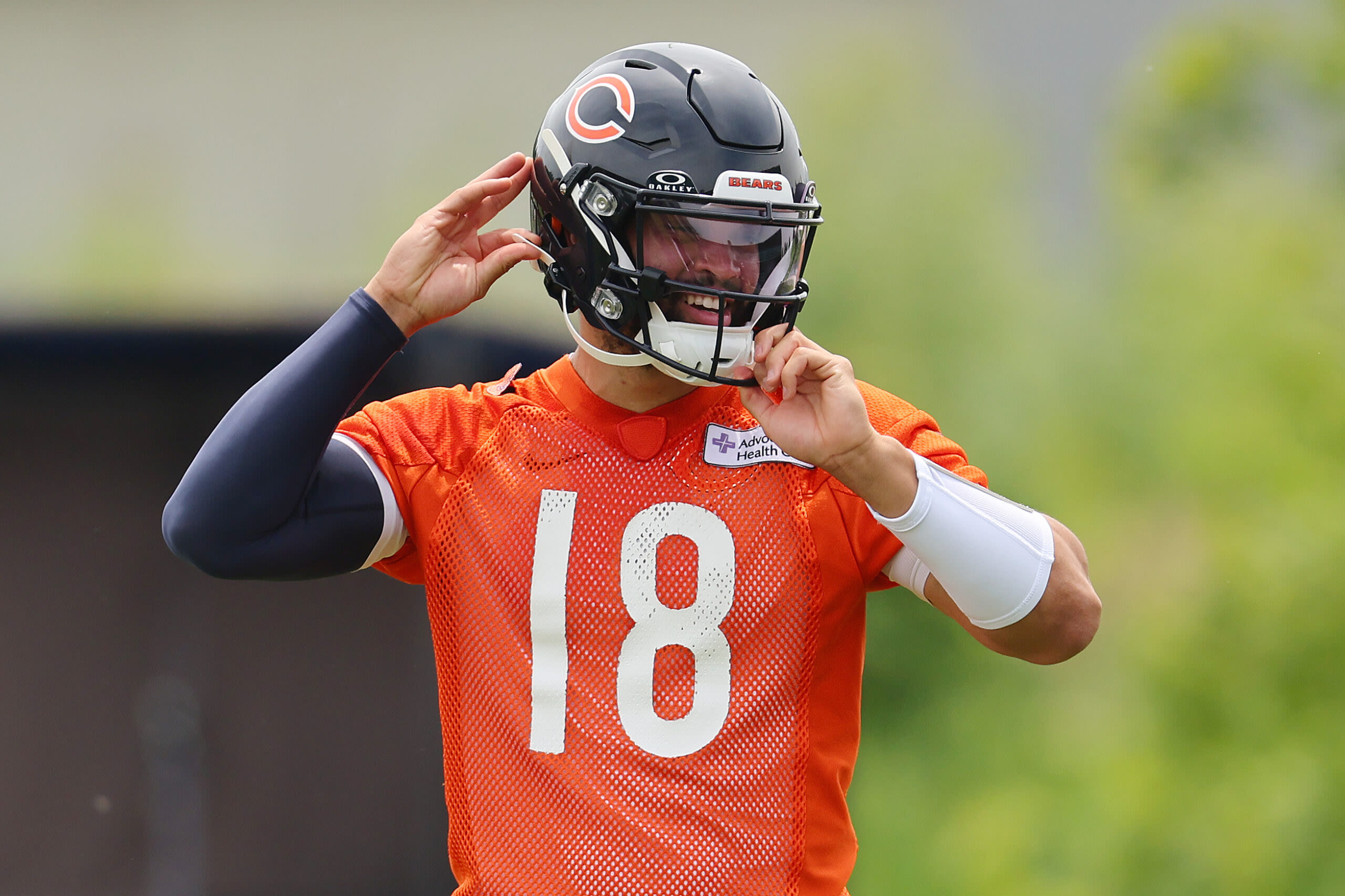 Cole Kmet talks Caleb Williams’ progress during Bears OTAs