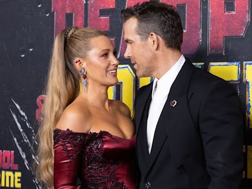 On connaît le (célèbre) parrain du quatrième enfant de Ryan Reynolds et Blake Lively… Le rappeur T.I. a été arrêté…