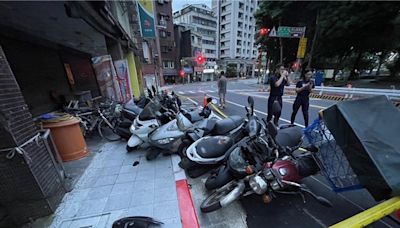 無照男開車恍神 衝撞路邊16輛機車！肇逃1小時被逮 - 社會