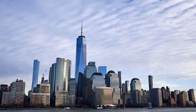 Scottish-Australian athlete Andy Donaldson 'beats record for swimming around Manhattan island'