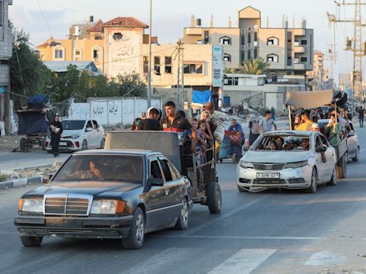 New mass exodus hits central Gaza as Hamas says Israel stalls on ceasefire