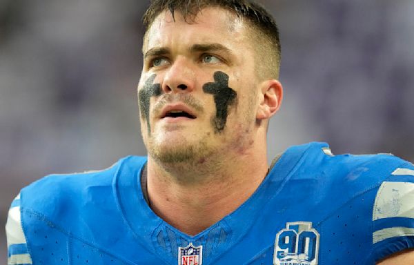 Detroit Lions defensive end John Cominsky carted off field with right knee injury